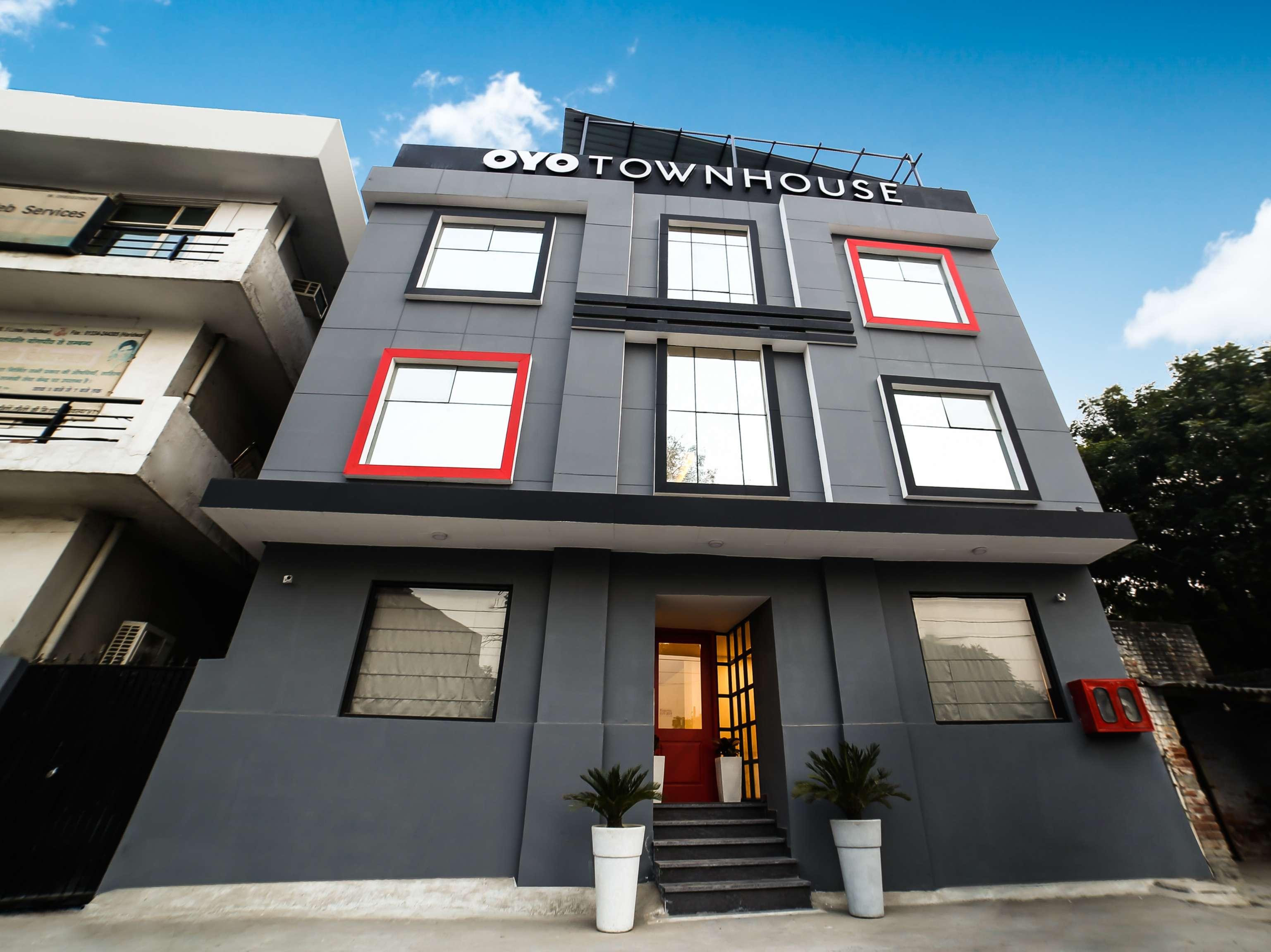 ホテル Collection O Townhouse 069 グルガウン エクステリア 写真