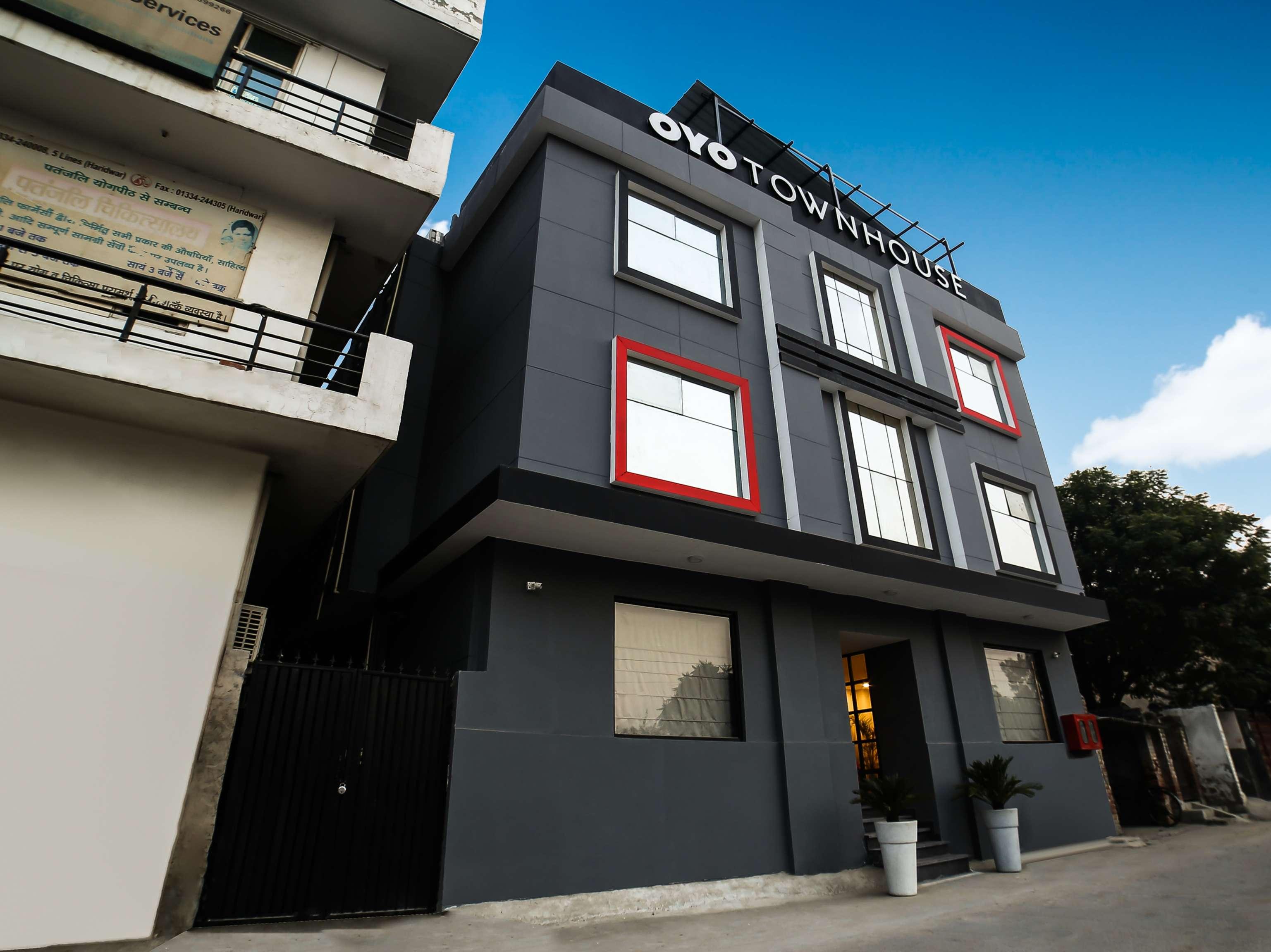 ホテル Collection O Townhouse 069 グルガウン エクステリア 写真
