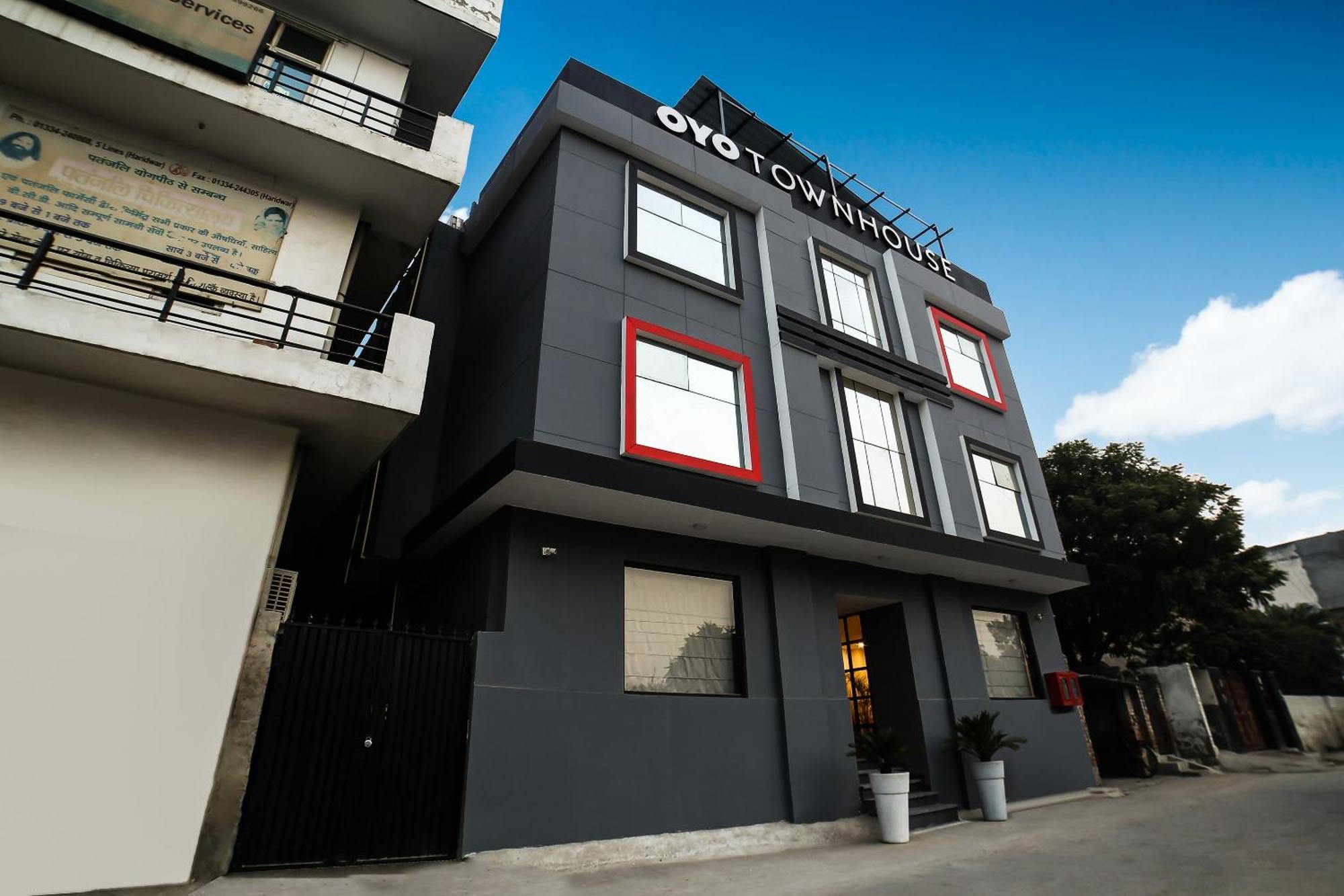 ホテル Collection O Townhouse 069 グルガウン エクステリア 写真