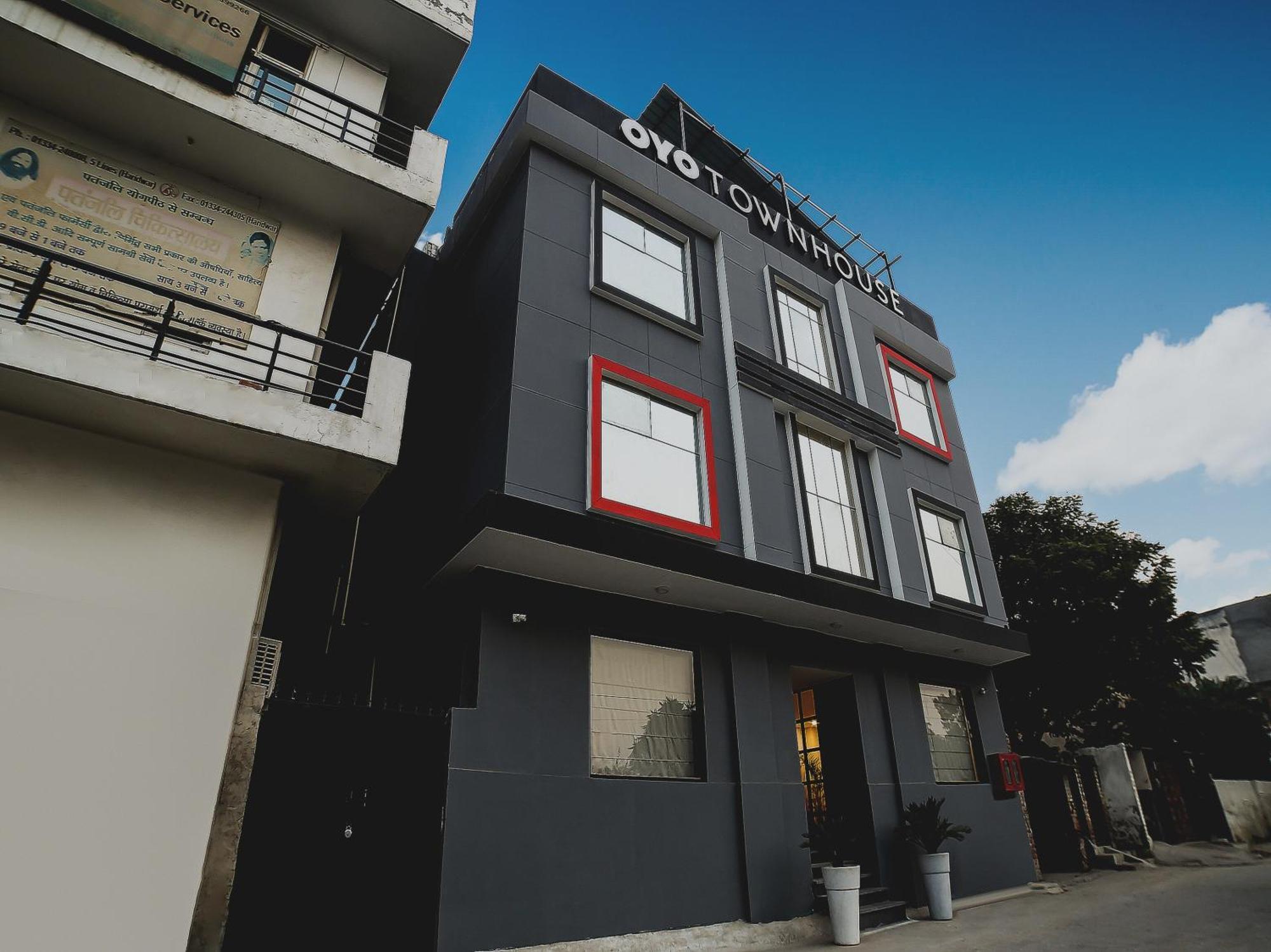 ホテル Collection O Townhouse 069 グルガウン エクステリア 写真