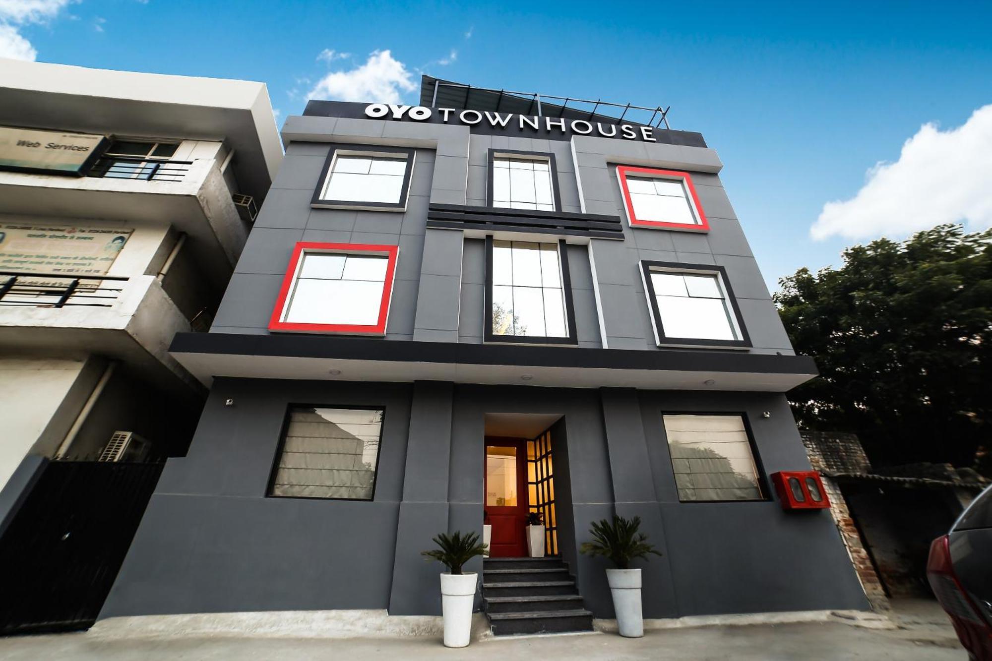ホテル Collection O Townhouse 069 グルガウン エクステリア 写真