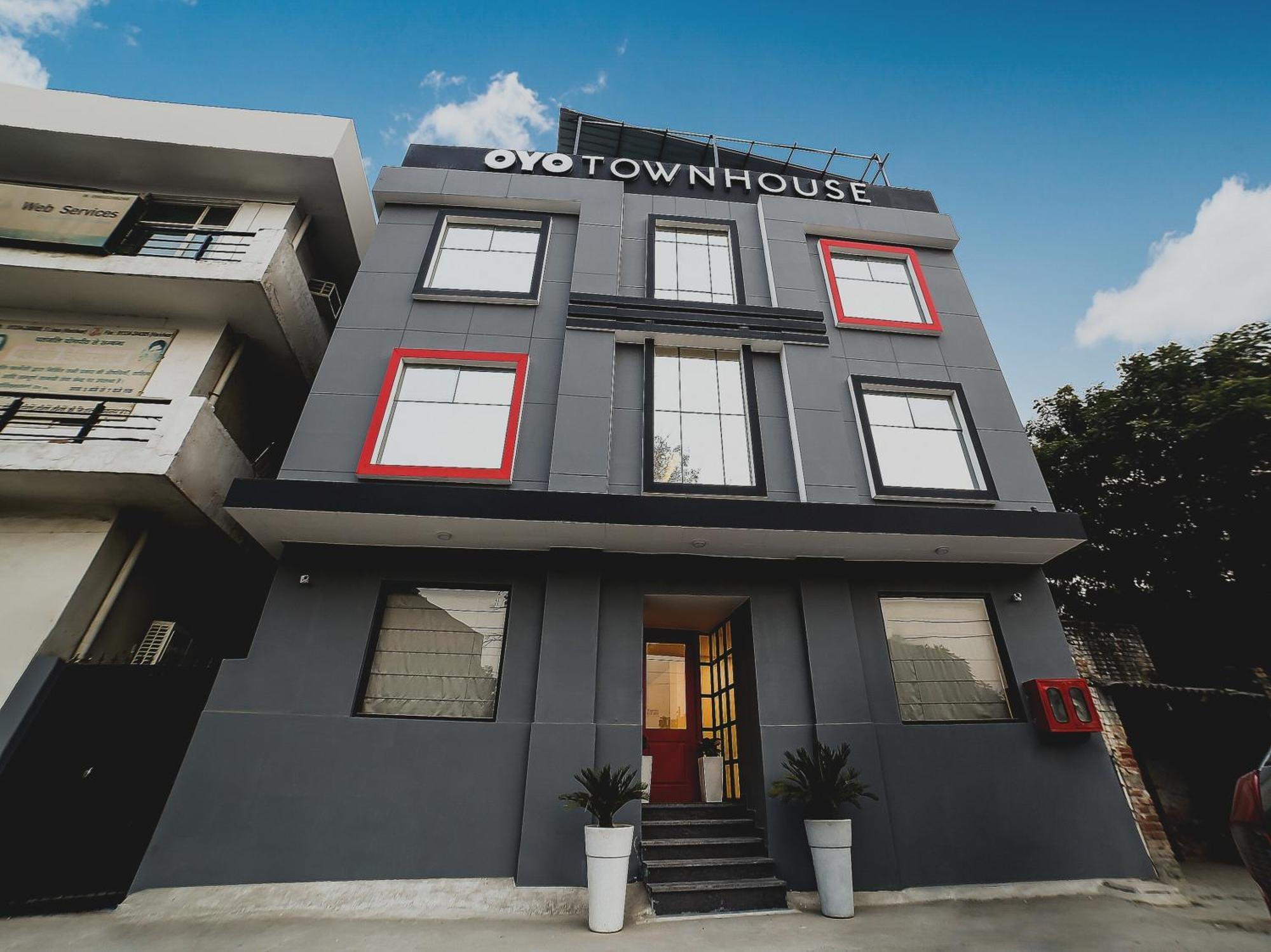 ホテル Collection O Townhouse 069 グルガウン エクステリア 写真