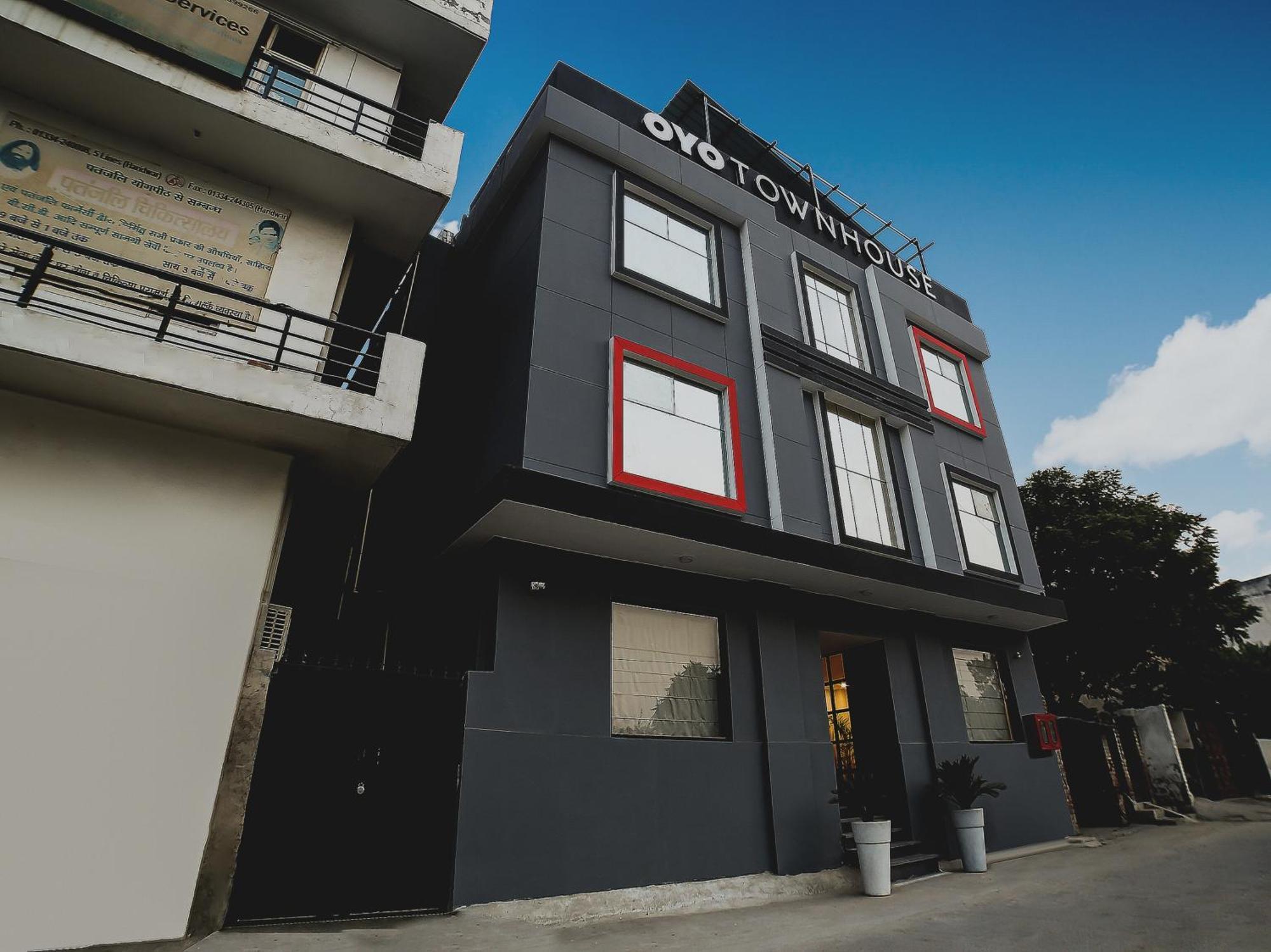 ホテル Collection O Townhouse 069 グルガウン エクステリア 写真
